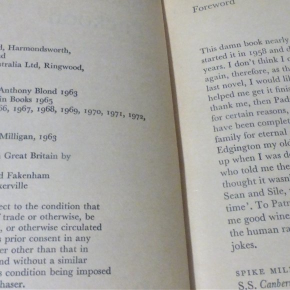 DON'T PANIC Puckoon Douglas Adams Restaurant At The End Universe Life Universe - Picture 8 of 10